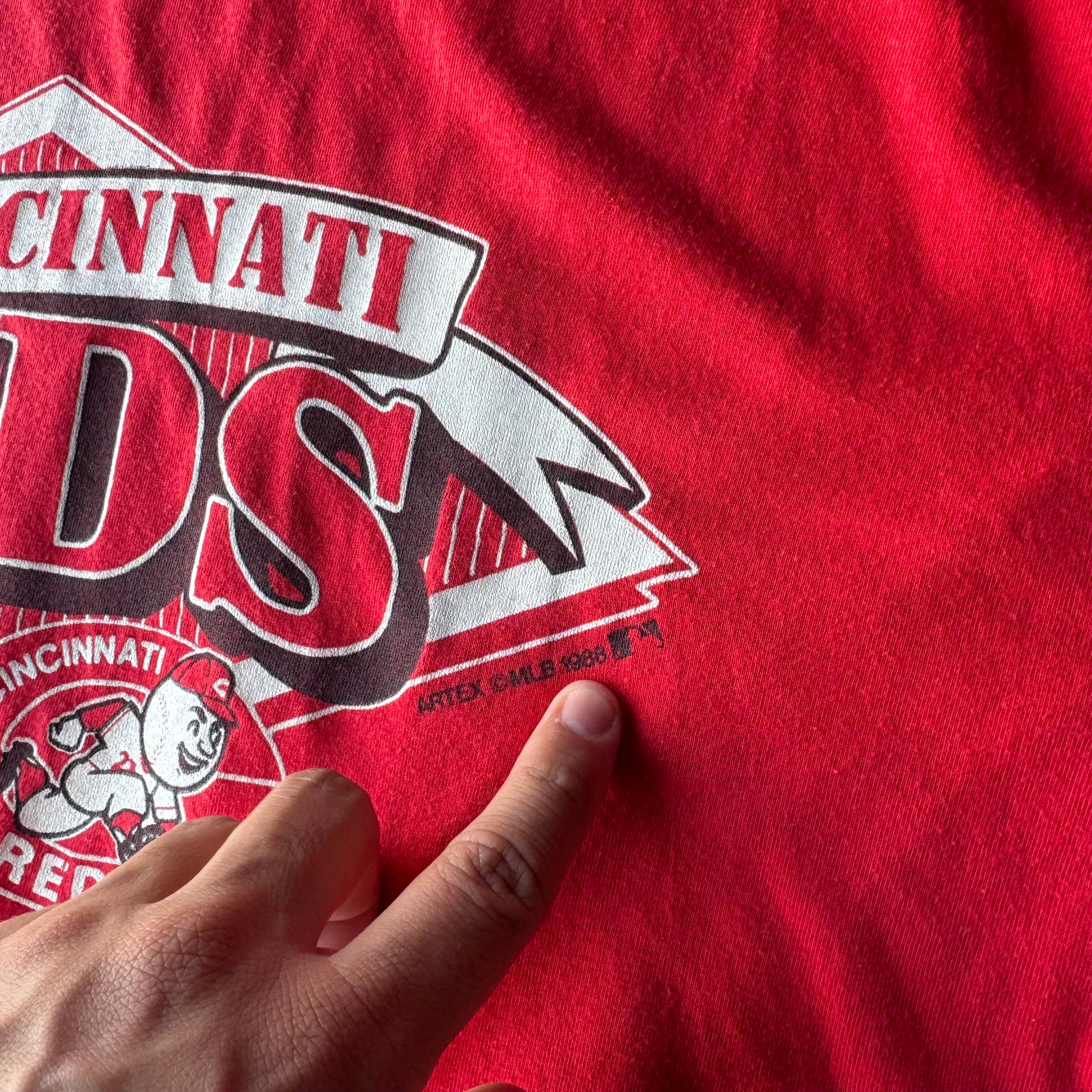 1980s cincinnati reds red vintage shirt (L)
