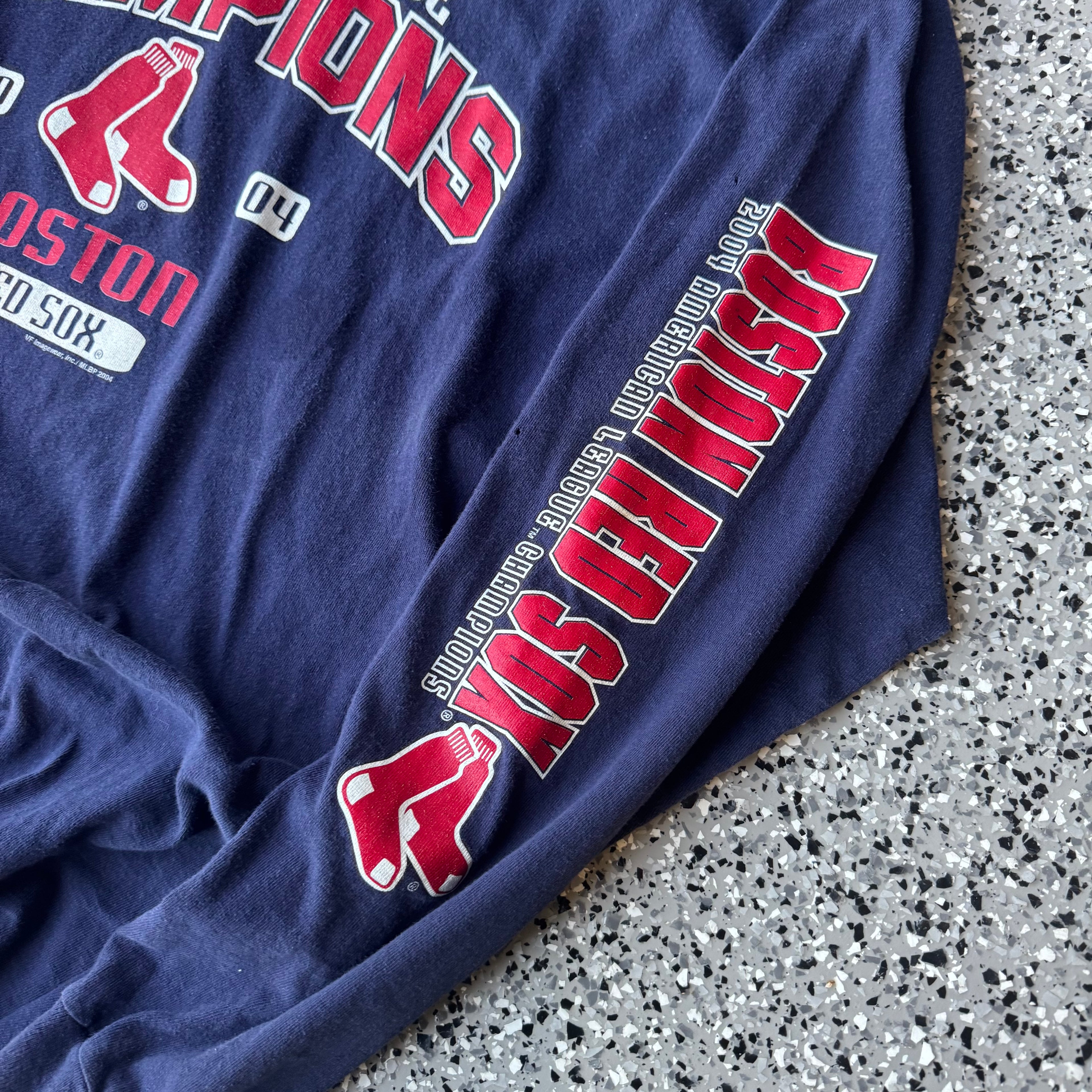 2000s Red Sox Champs Baseball along sleeve (XL)