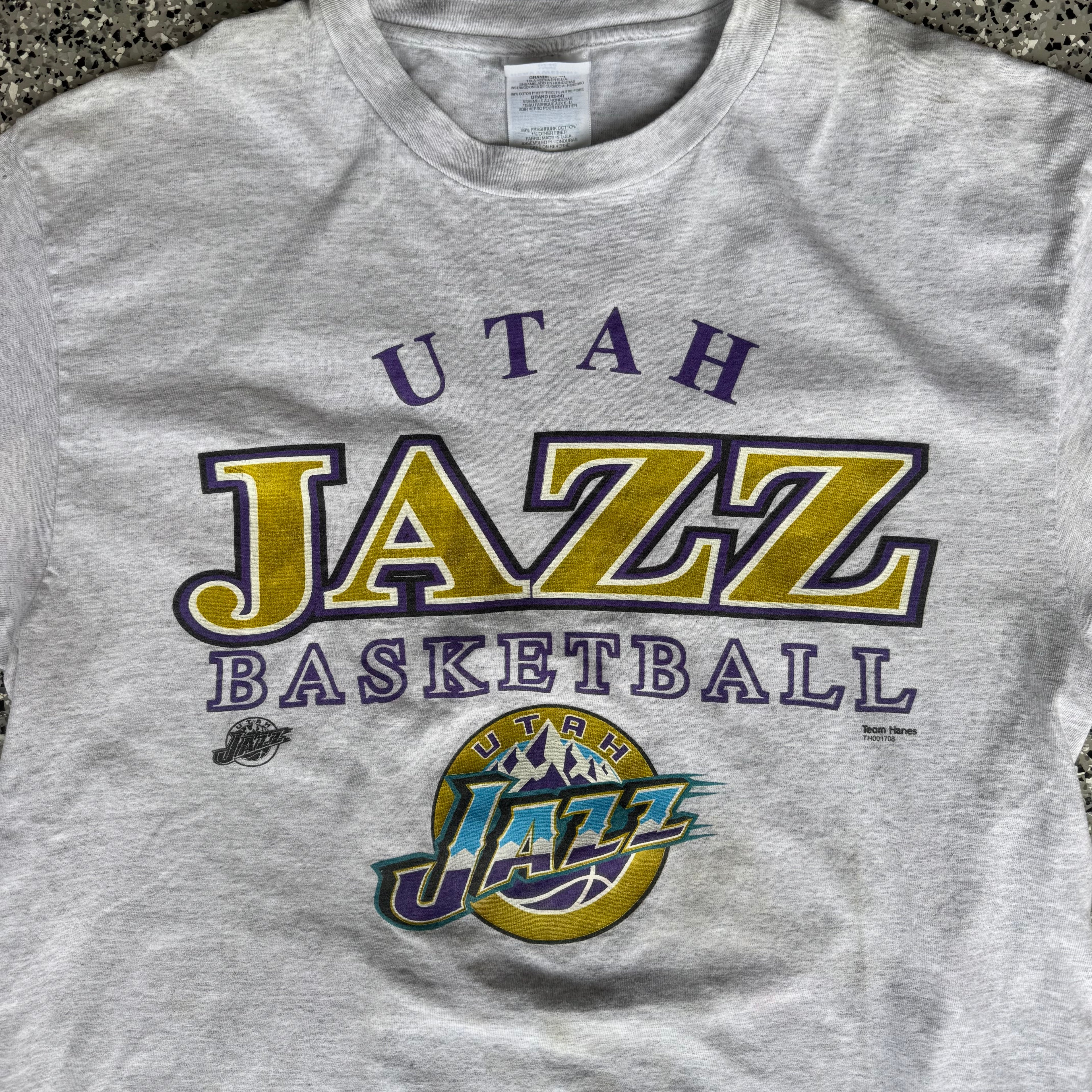 2000s Utah Jazz Basketball Grey T-Shirt (L)