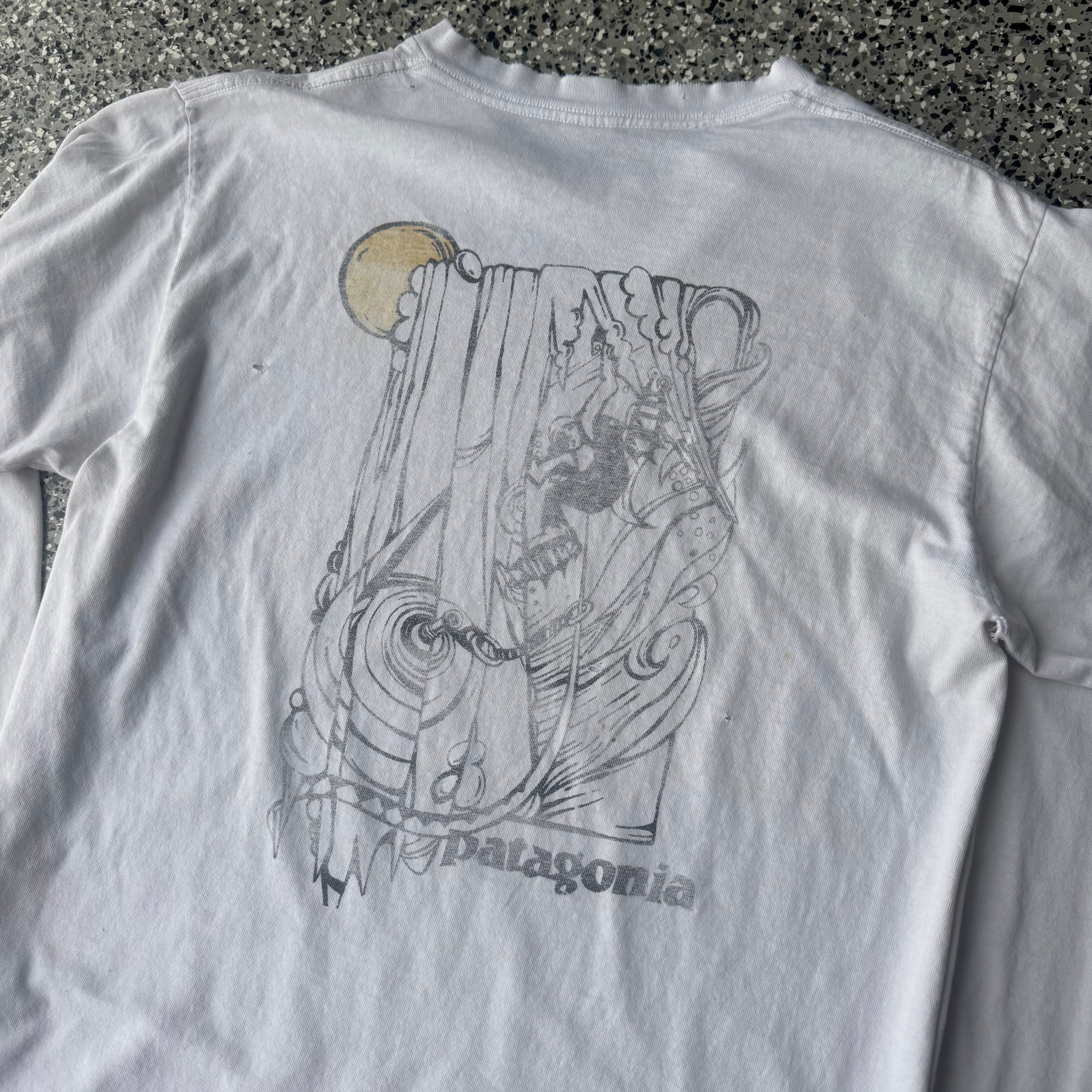1990s Patagonia Ice snow Distressed t-shirt (S)