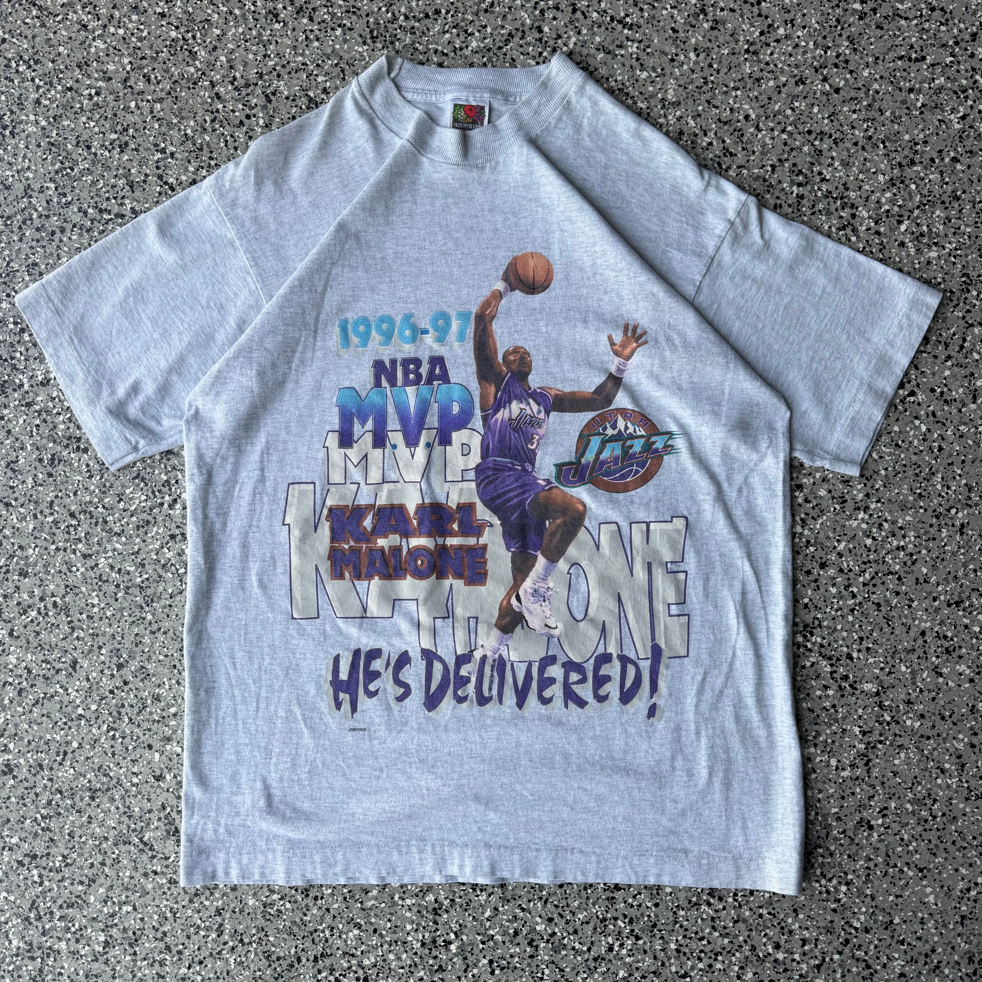 1990s Utah Jazz 96-97’ Karl Malone MVP T-shirt (L)
