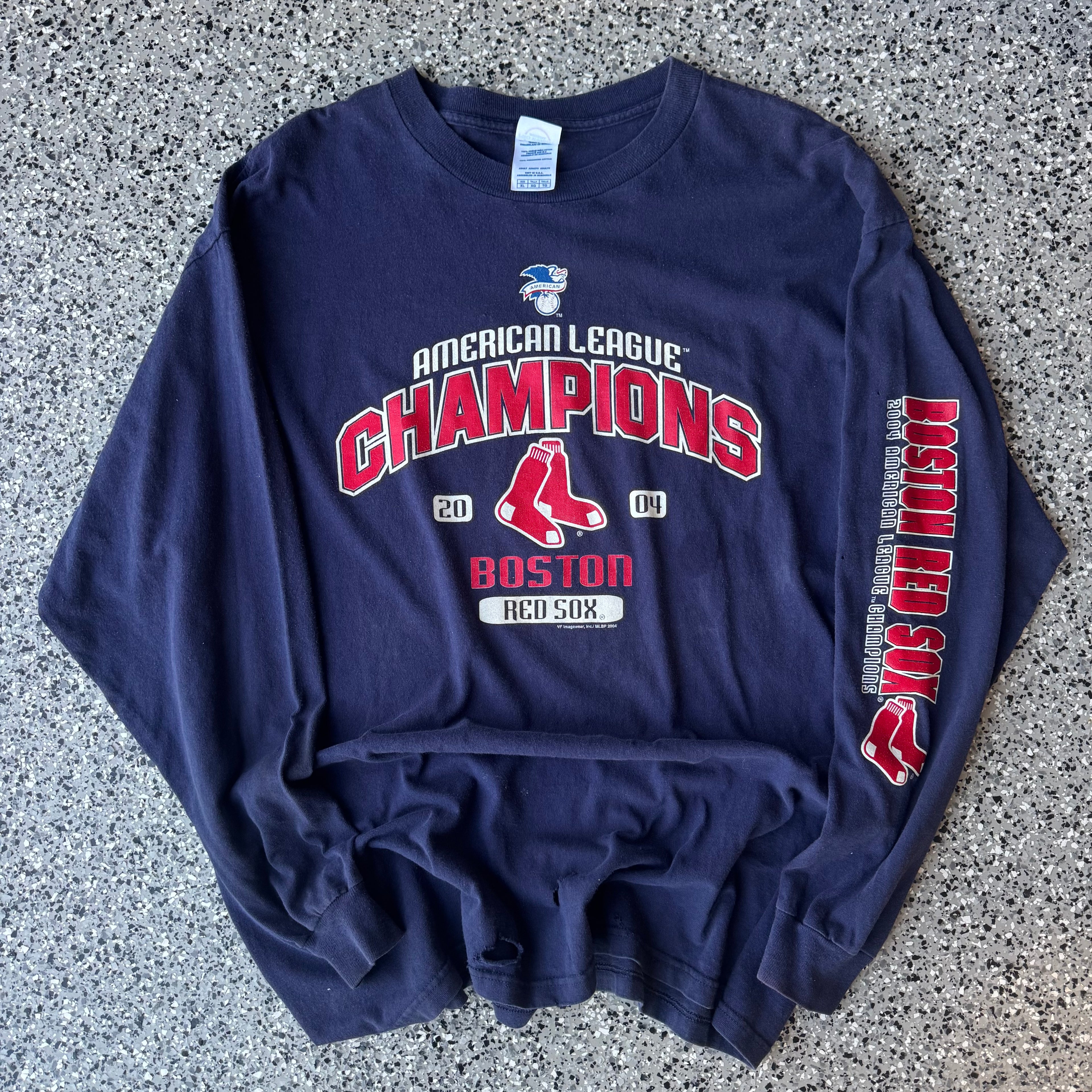 2000s Red Sox Champs Baseball along sleeve (XL)