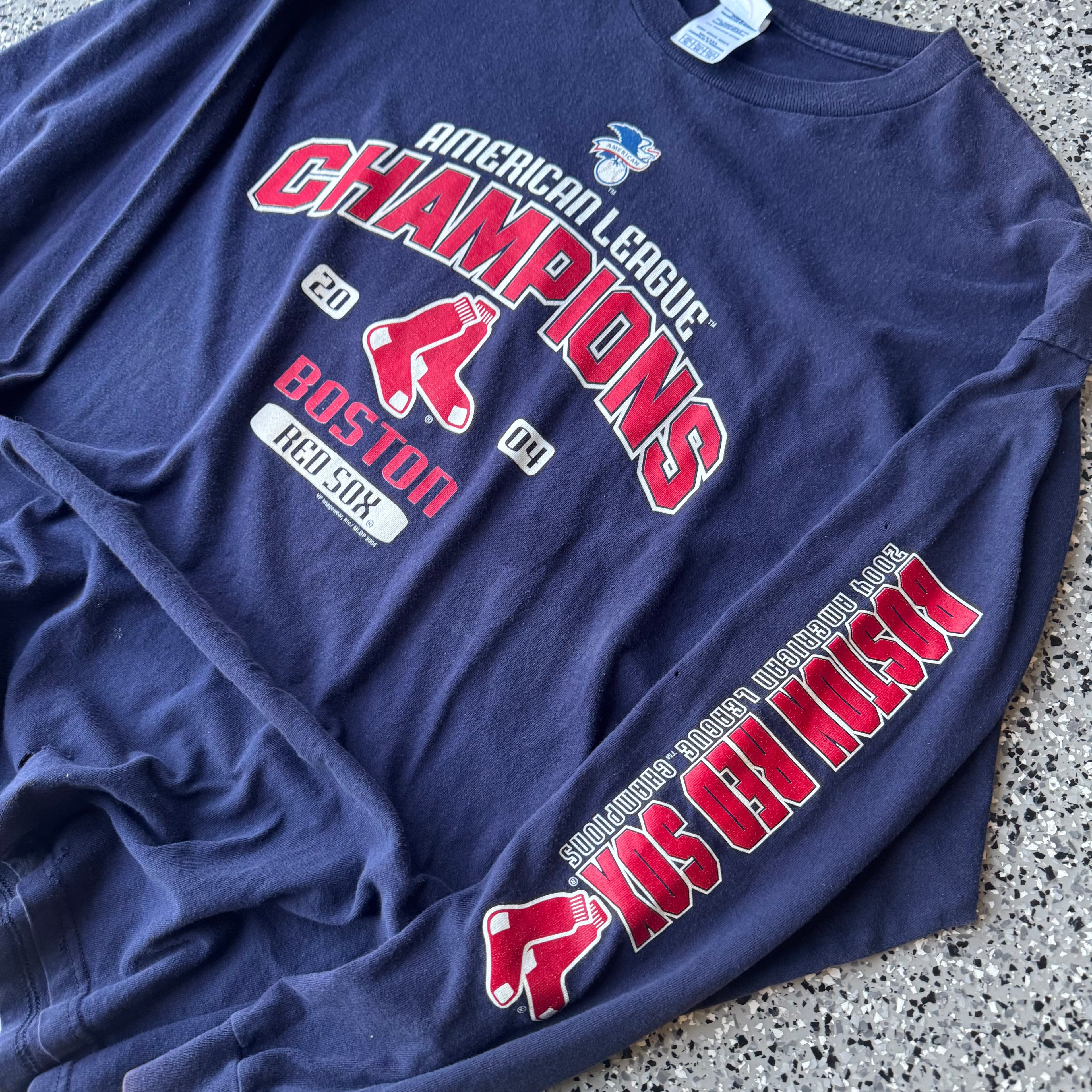 2000s Red Sox Champs Baseball along sleeve (XL)