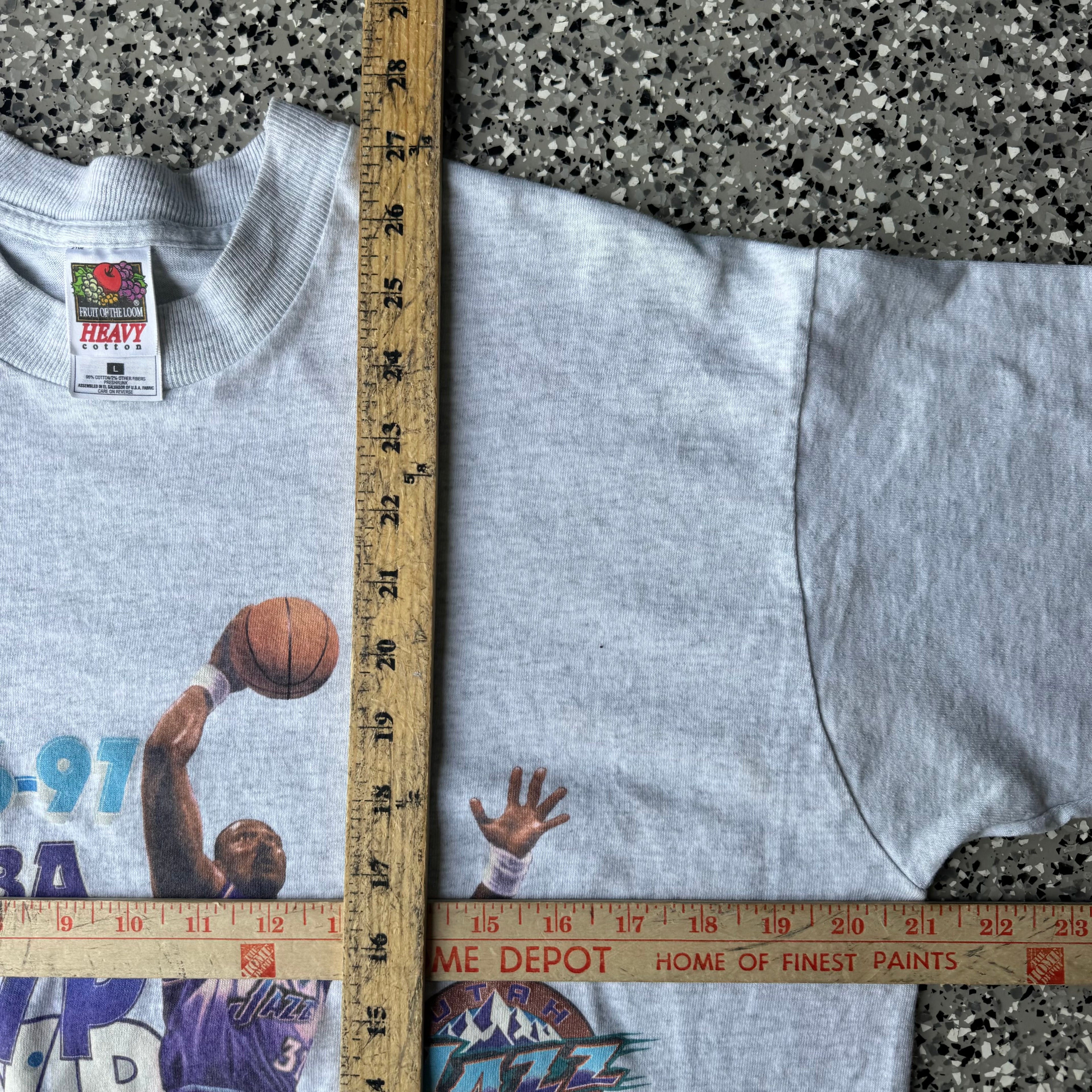 1990s Utah Jazz 96-97’ Karl Malone MVP T-shirt (L)