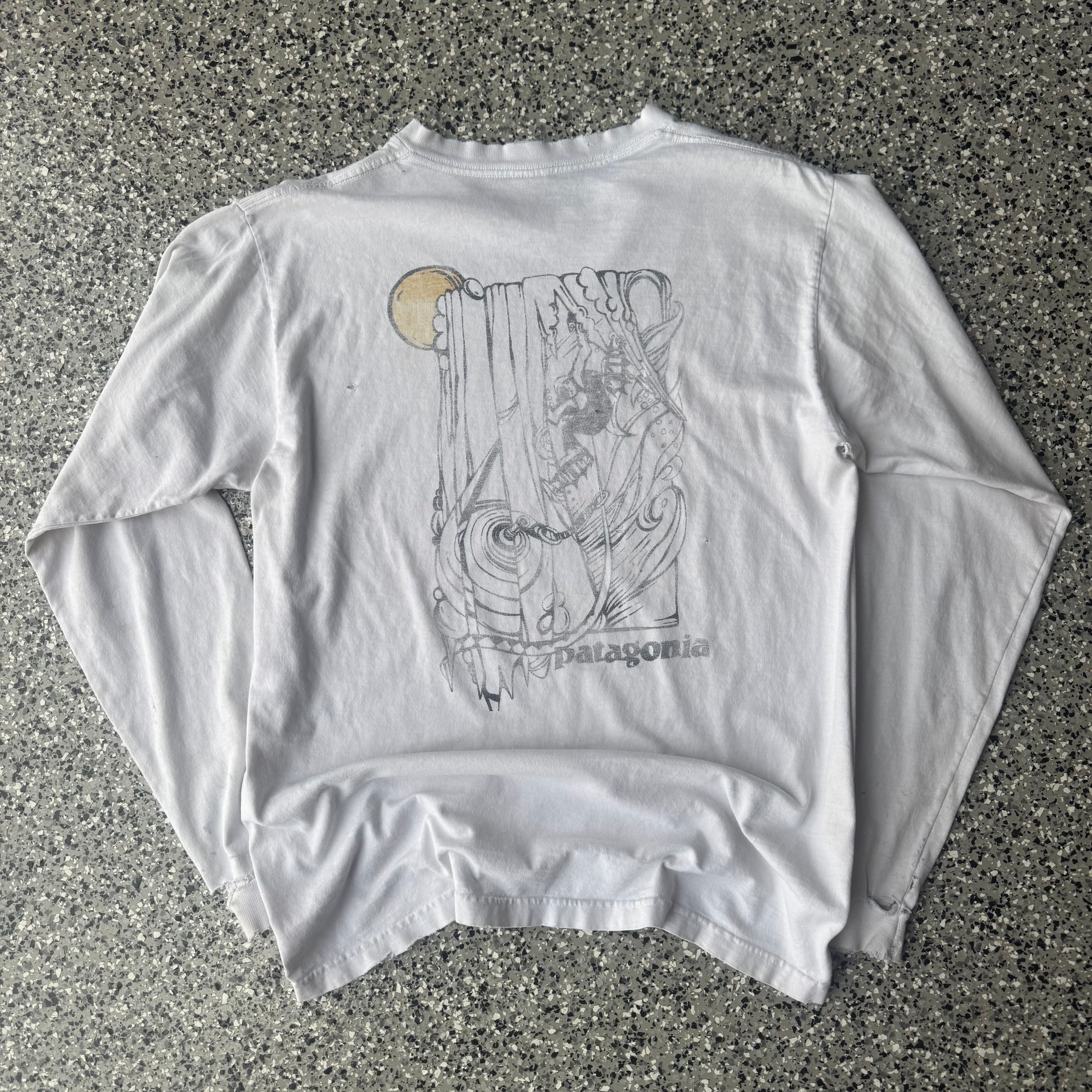 1990s Patagonia Ice snow Distressed t-shirt (S)