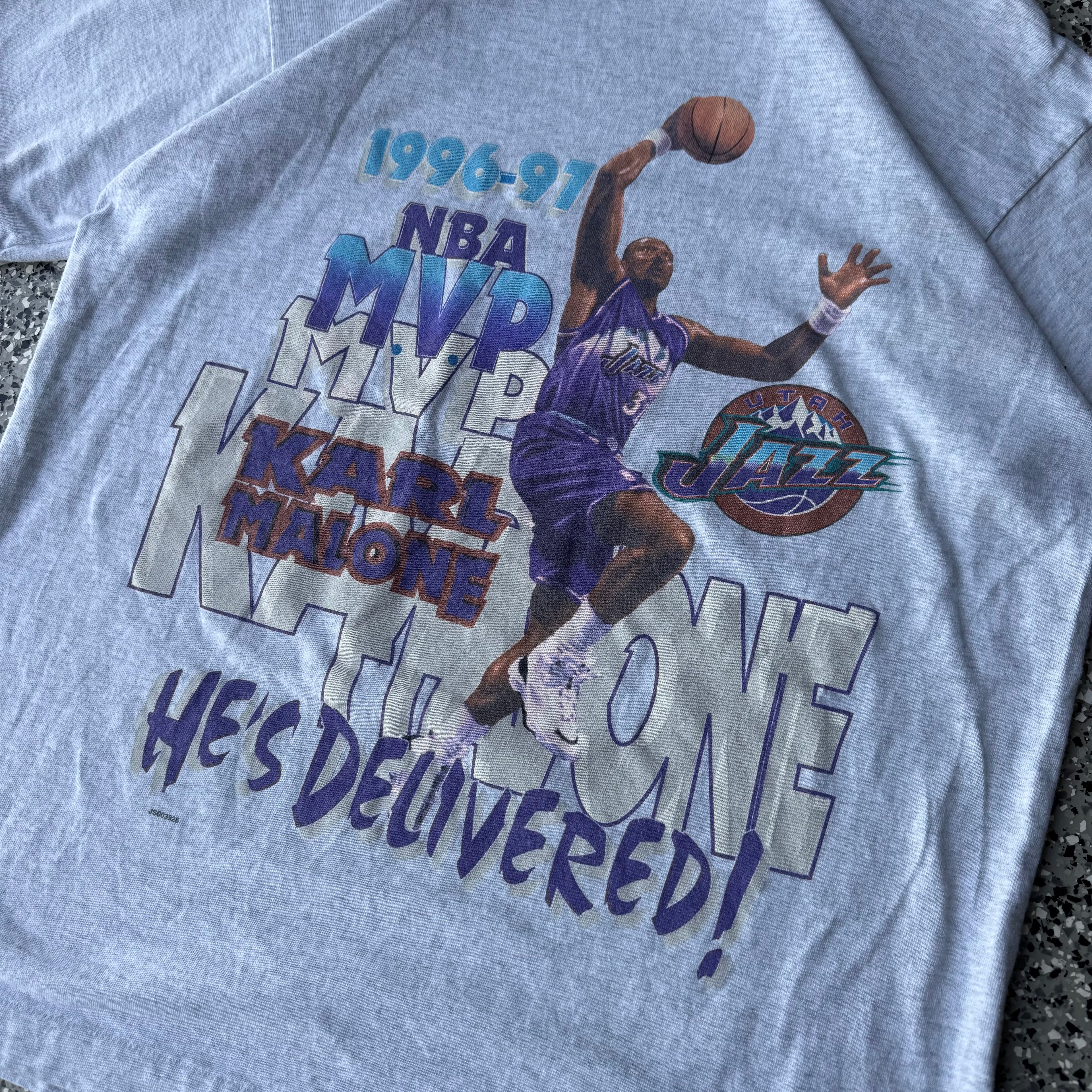 1990s Utah Jazz 96-97’ Karl Malone MVP T-shirt (L)