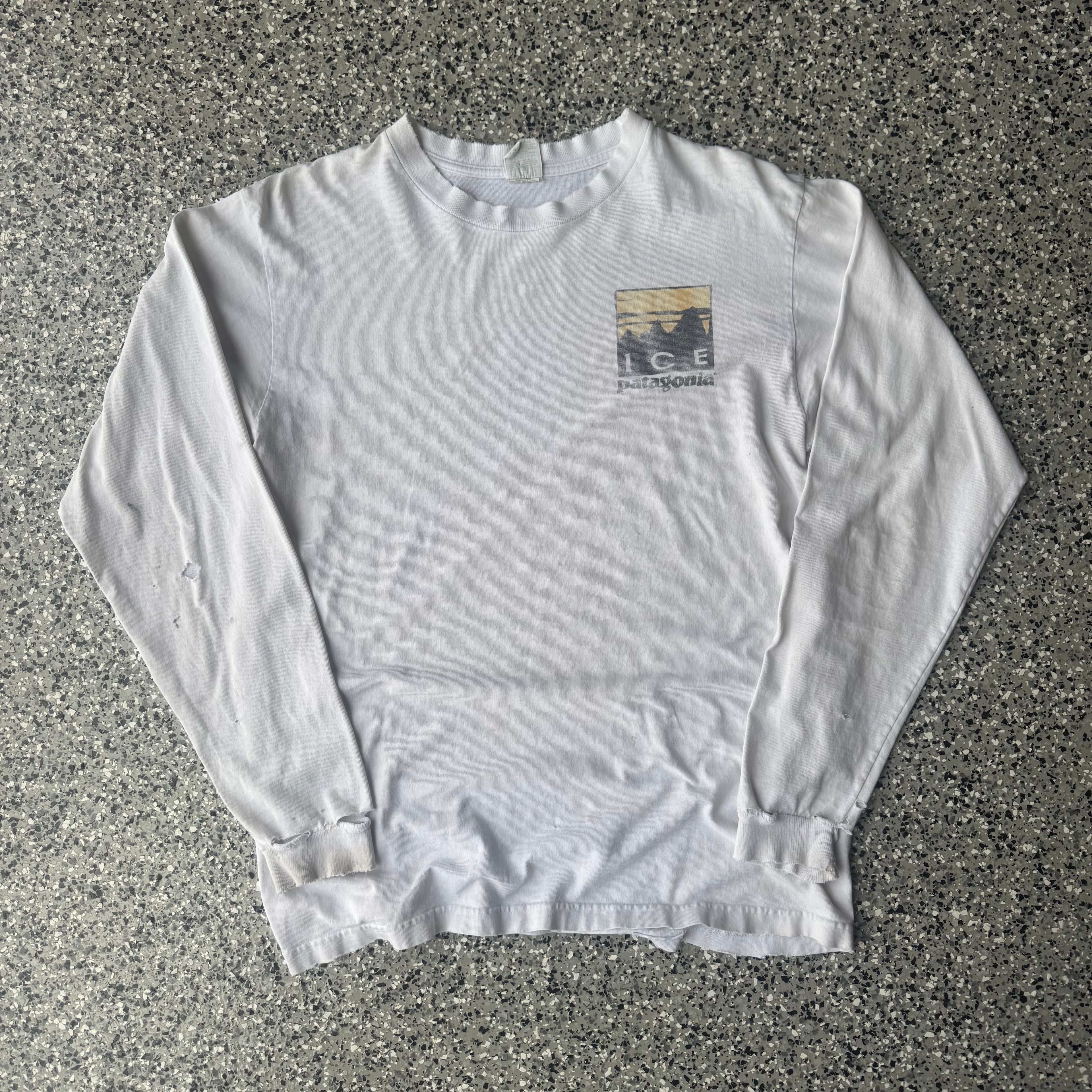 1990s Patagonia Ice snow Distressed t-shirt (S)